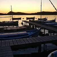 Coucher de soleil sur la lagune du Brusc et les pointus